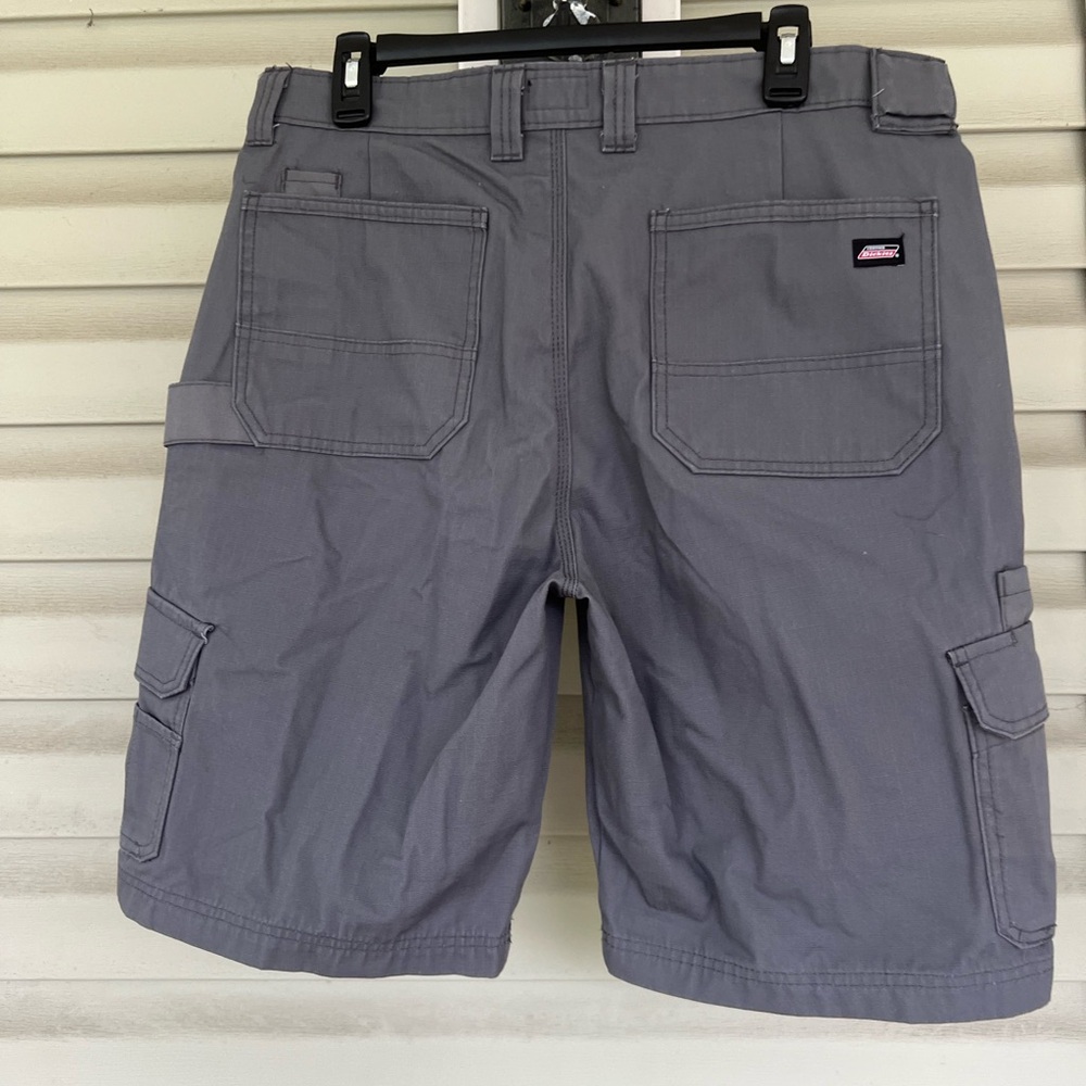 Dickies Mens Grey Ripstop Cargo Shorts Size 34x10.5 measured Construction Work